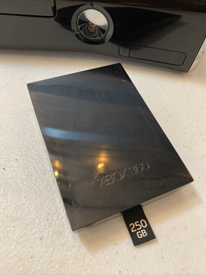 Console Xbox 360 S Slim 250GB – NTSC Usata Ma In Ottima Forma!