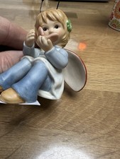 Goebel Figur – Nr. 10-624 – Mädchen mit Marienkäferflügeln & Schmetterling