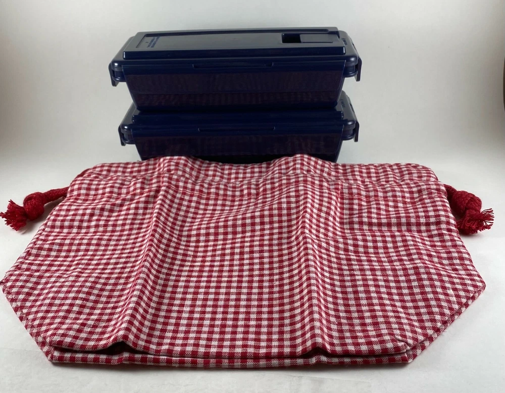 Lunch/Bento Box with Red Checkered Lunch Bag/4 Side Locking Lid with Vent/520 ml Lunch/Bento Box with Red Checkered Lunch Bag/4 Side Locking Lid with Vent/520 ml