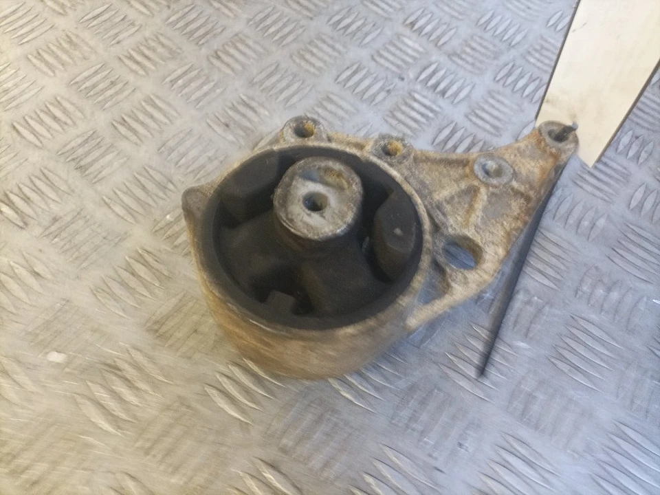 CHRYSLER GRAND VOYAGER 2000-2008 ENGINE MOUNT - Image 2 of 4