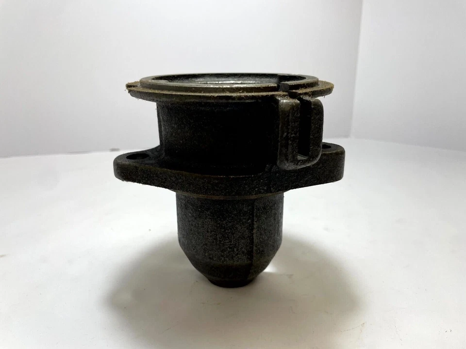 Cubierta de montaje superior del motor de arranque Plymouth Barracuda 1967-1969 NOS G1889477 Foto 4 de 4