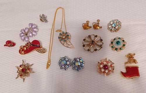 Lot Of VINTAGE - Mid Century costume Jewelry - Some Marked. Some not. A nice lot