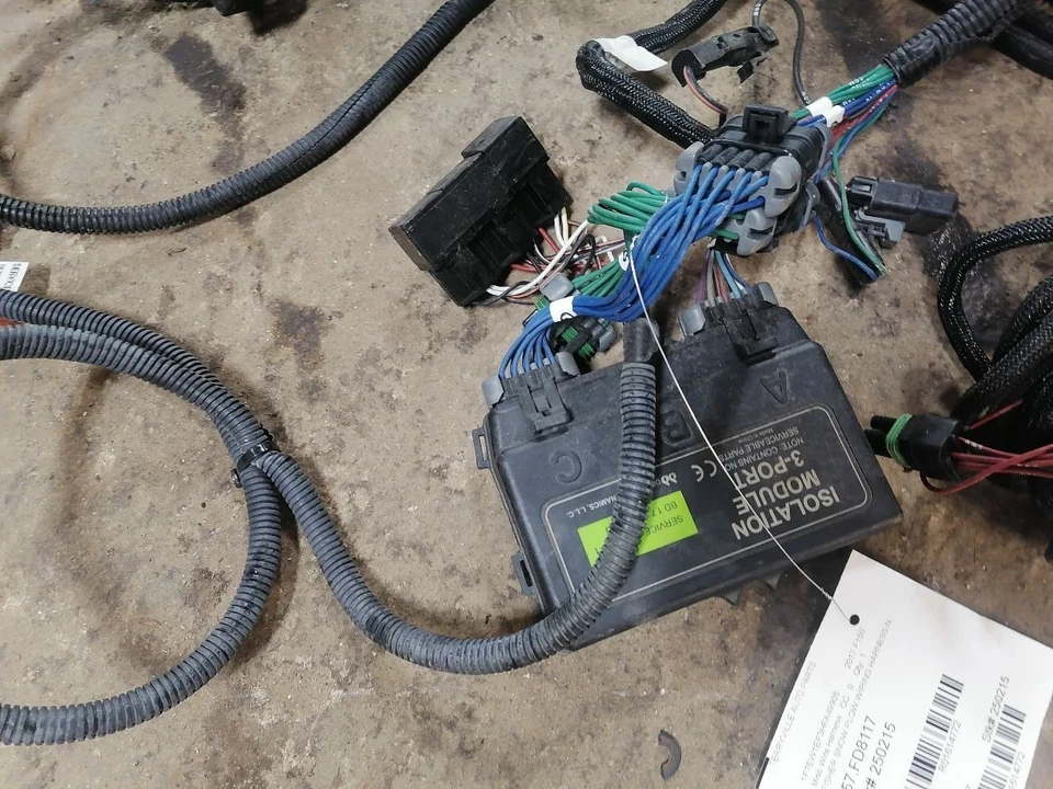 Arnés de cableado para quitanieves Fisher con módulo de aislamiento de 3 puertos 29070 Foto 2 de 4