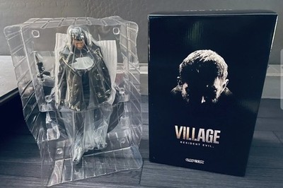 Resident Evil 8 Village Collector's Chris Redfield Statue Figure Official Capcom