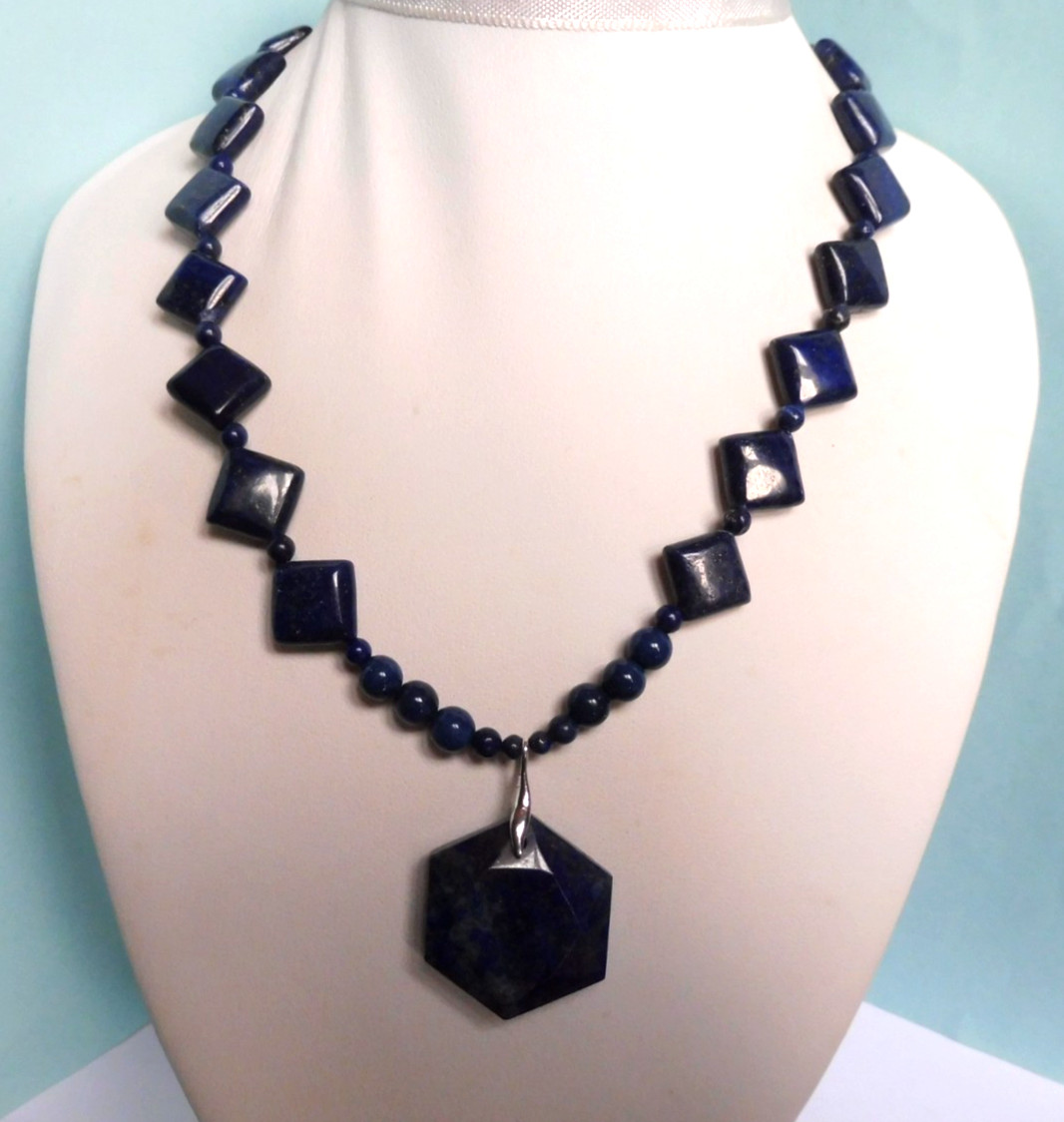 Collier en Lapis Lazuli bleu et argent massif pour illuminer vos tenues bohèmes chics
