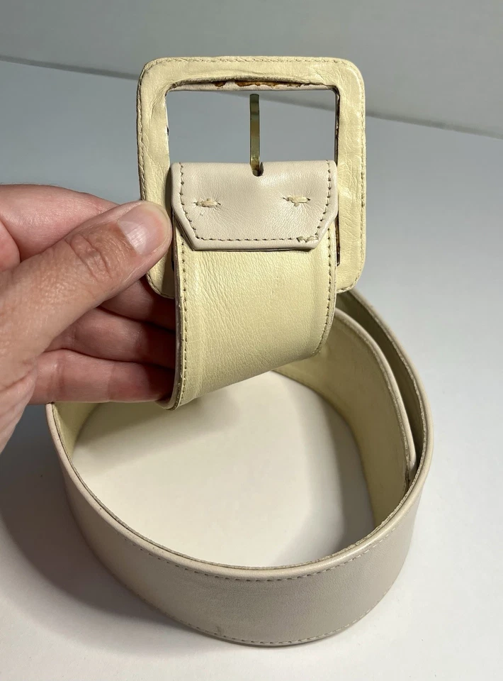 Cinturón de cuero vintage años 80 Yves Saint Laurent para mujer beige hebilla ancha pequeño Foto 4 de 4