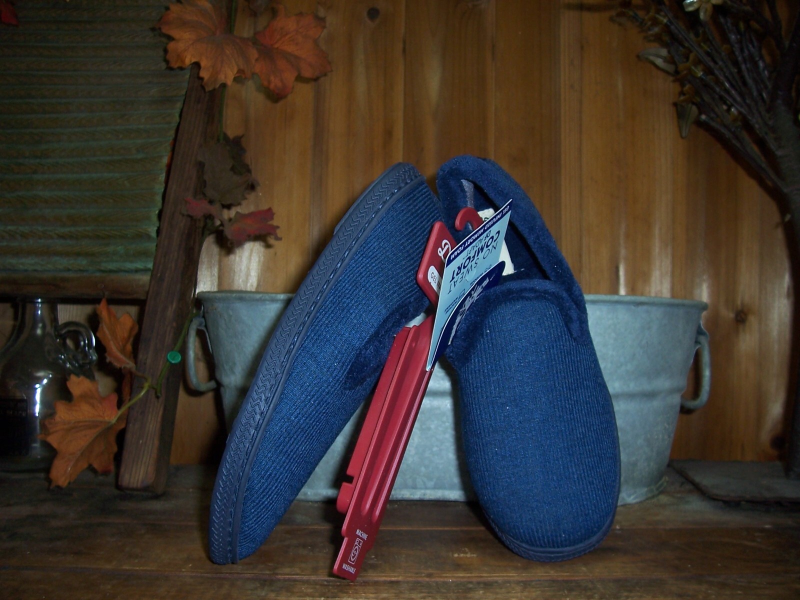 DEARFOAMS WOMENS BLUE HOUSE SHOES SLIPPERS SIZE SMALL 5-6 RUBBER SOLE SLIP ON NE-image