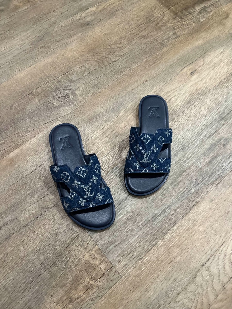 Louis Vuitton Women’s Oasis Mule LV Logo Slides Size