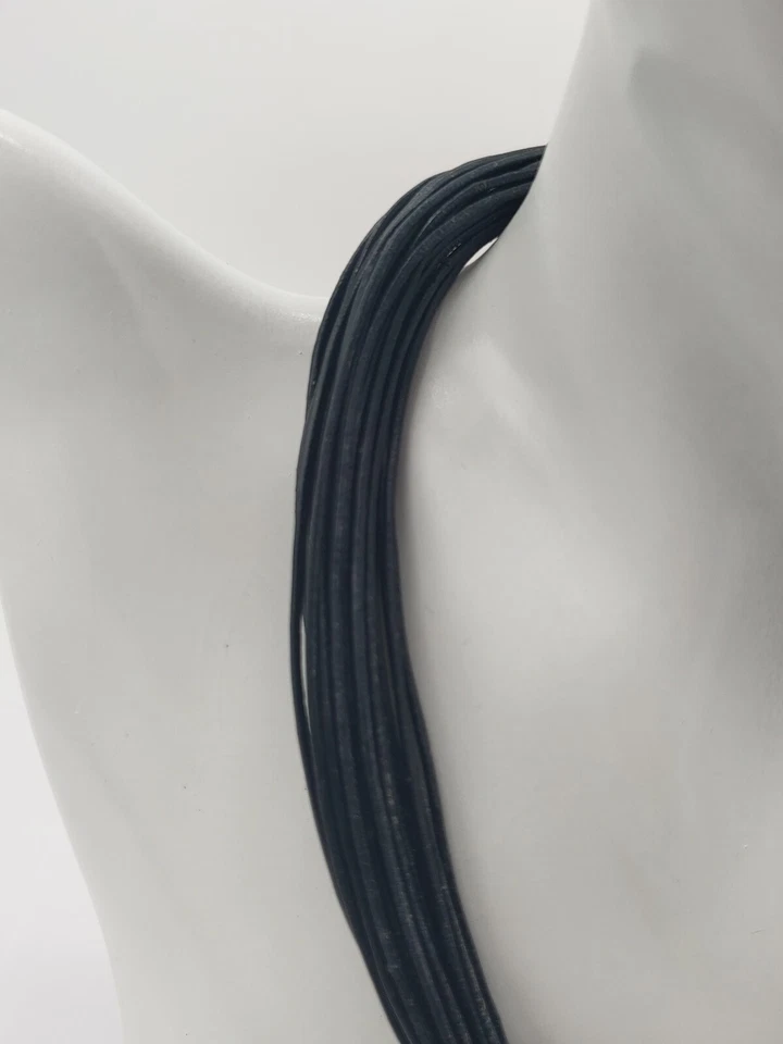 设计不锈钢和皮革绳子现代主义项链 — 第 3/4 张图片