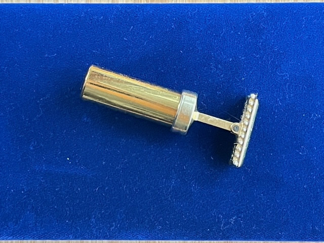 Vtg. HOLLYWOOD RAZOR CORP 