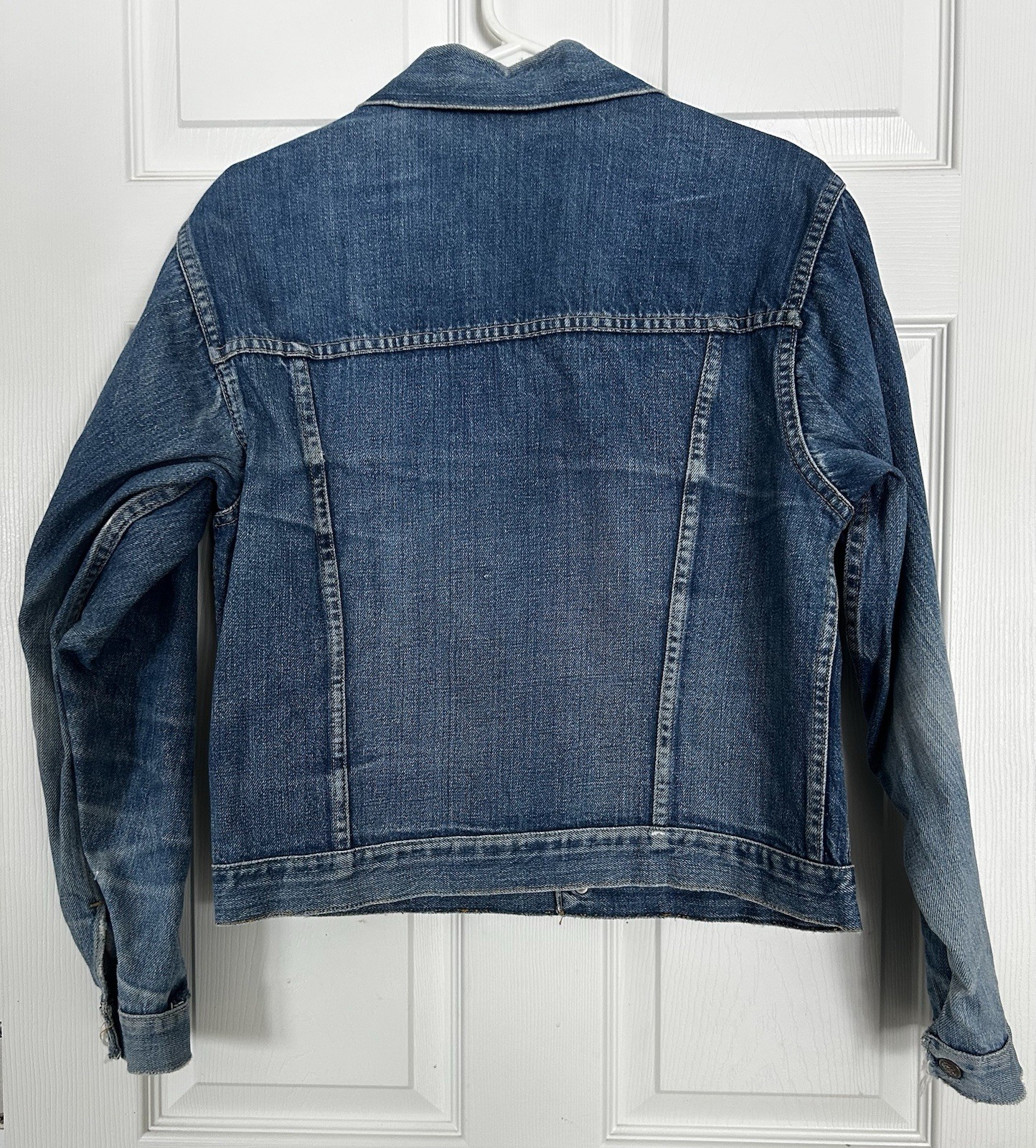 Vintage Denim Jacket. Unsure On Brand And Size! Shows Wear Elbow Down. See Pics