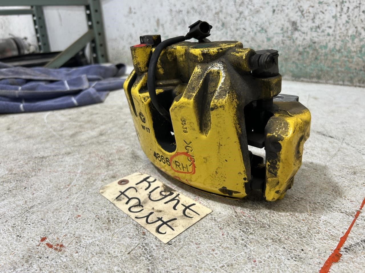 2022 MASERATI LEVANTE Passenger Right Side Front Brake Caliper OEM with Bracket 