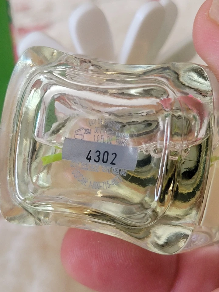 Marc Jacobs Daisy Wild Eau De Parfum Spray 1oz Tamaño Pre Amado Con Caja Foto 4 de 4