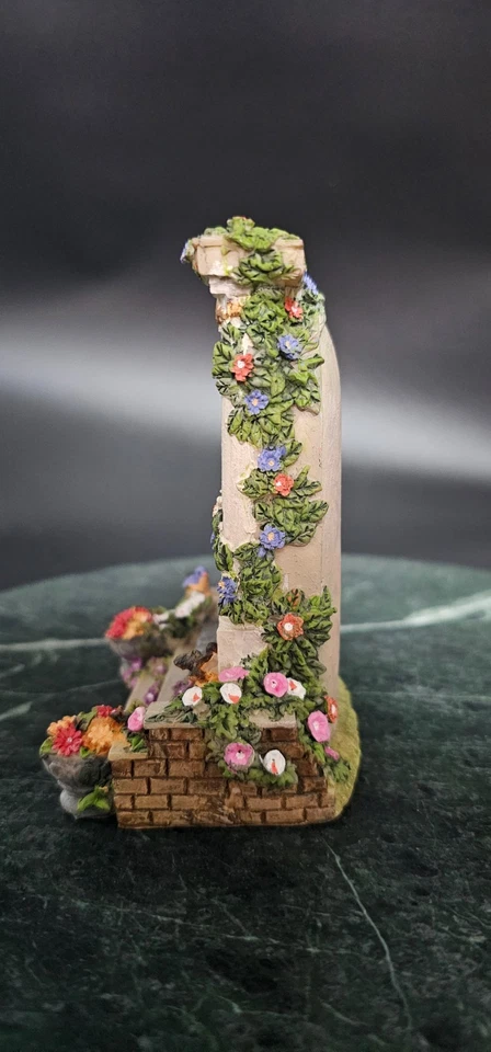 Linda Estatua Floral 5" Colección K Hogar Jardín Decoración Mini Fuente Foto 2 de 4