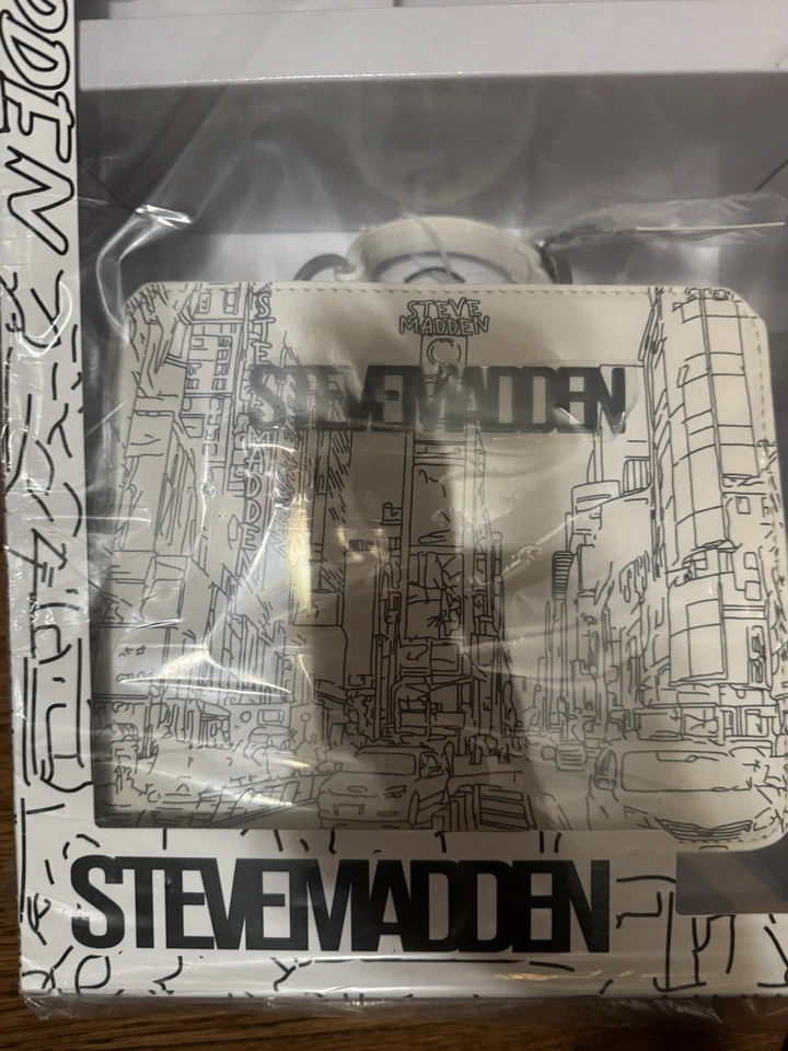 Steve Madden Bevelyn B Evelyn Patch Box Gift Set Bag, Card Case, Plush Charm NEW - Image 3 of 4