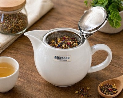 Bee House Teapot Made in Japan White Ceramic w Stainless Infuser Lid