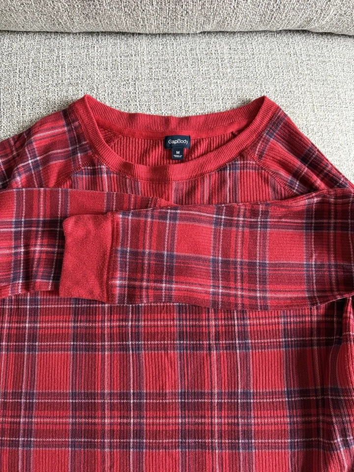 Conjunto de pijama feminino xadrez vermelho Gap, tamanho M - Imagem 2 de 4