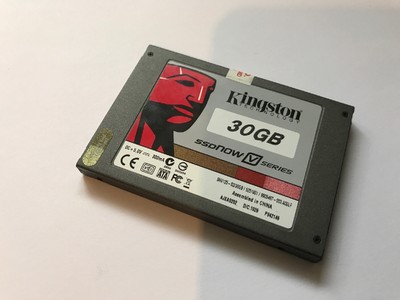 Kingston snv125-s2bd/30gb disque dur ssd now v-series, interface sata2, format 2.5', capacite 30 go with desktop upgrade kit (740617168976)
