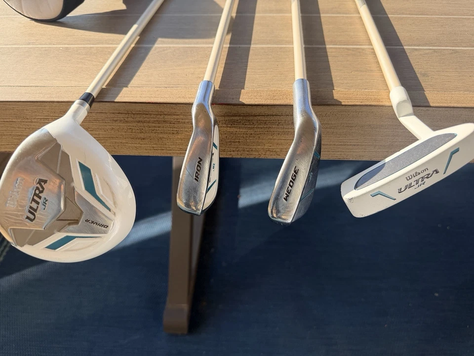 Wilson Girls Ultra Jr. Golf Club Set Junior Driver Iron Wedge Putter with Bag - Image 3 of 4