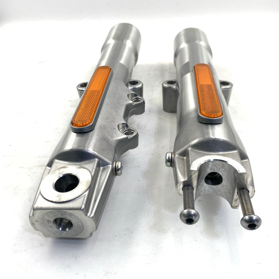 Par de patas de horquilla inferiores delanteras Softail FLST OEM Harley 45915-08a 45916-07a 07-17 Foto 2 de 4