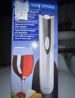 Oster Electric Wine Opener Cordless & Rechargeable w/base & foil cutter NEW