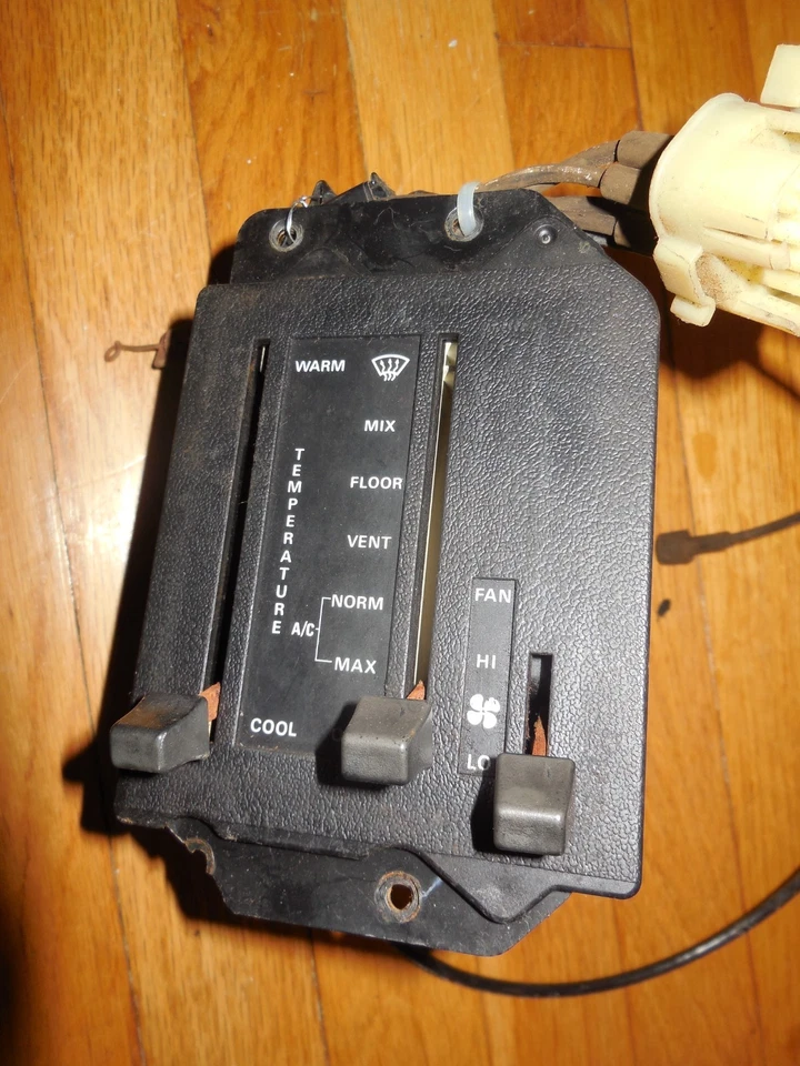 Ford Mustang 1985 1986 original usado aire acondicionado y control de calefacción Asy Foto 2 de 3