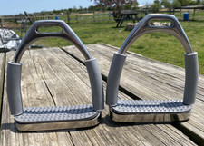 4.5" Equiroyal stainless flex hinged / jointed English stirrups irons w/pads