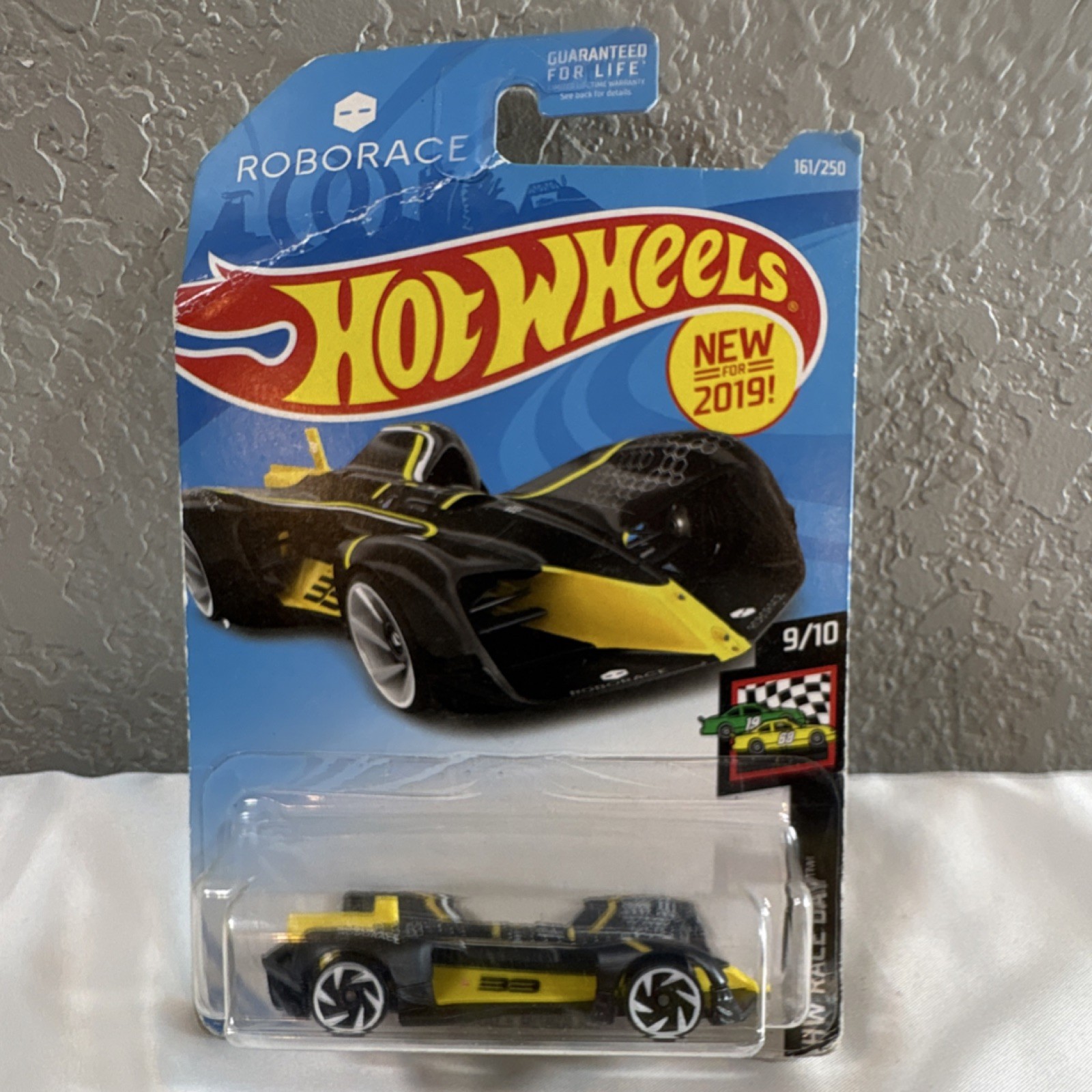 Hot Wheels Roborace Robocar HW Race Day 1:64 Diecast Black Yellow Car 2019