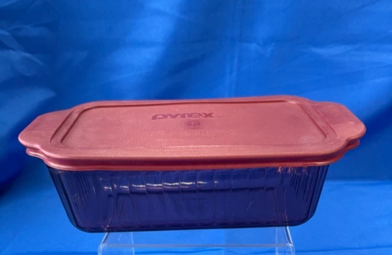 Pyrex Sculptured Cranberry 213-S Ribbed Glass Loaf Pan 10⅜” with Lid USA
