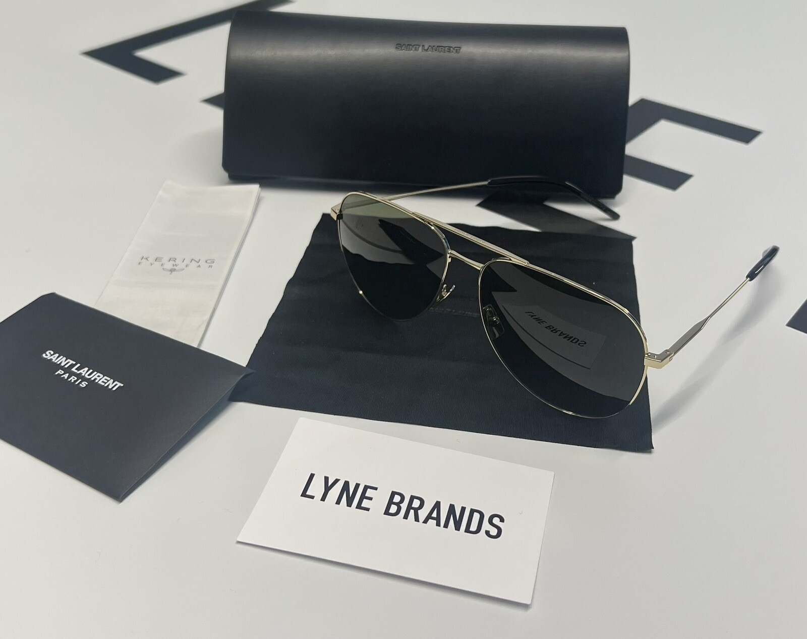 Saint Laurent G Classic11 008 59 14 145 obiettivo telaio verde prezzo disponibile £315