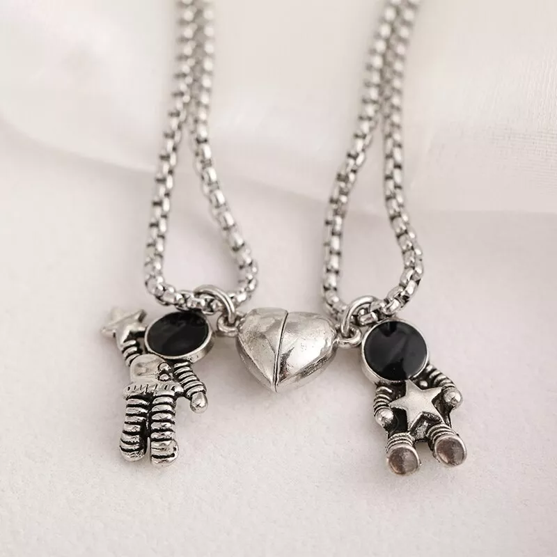 Magnet pendant outlet for couple
