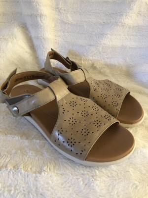 clarks un reisel mae