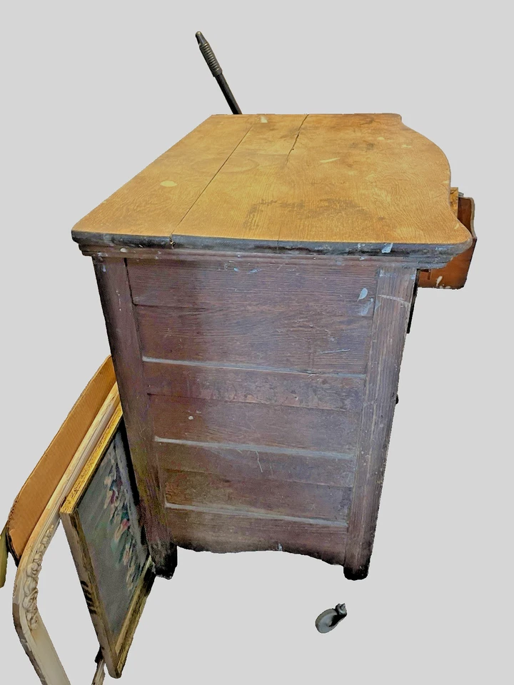 Antiguo armario de pino de 30" Foto 3 de 4