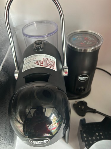 Máquina de café Luigi Lavazza A Modo Mio Jolie & Milk - NEGRA - Modelo LM700 - Imagen 12 de 16
