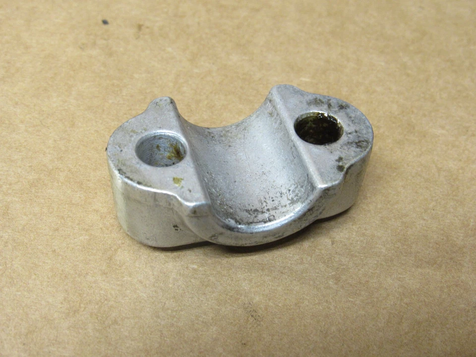 1981 Honda CM400E передняя вилка колесо оси держатель зажим 95014-41000 - Изображение 4 из 4