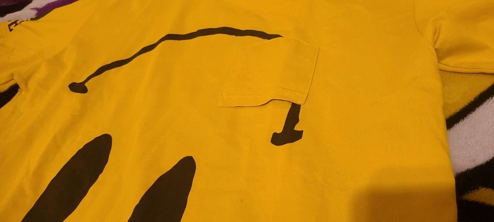 Camisa amarilla cara sonriente invertida Rave Midnight talla pequeña lado A 45 RPM  Foto 3 de 4