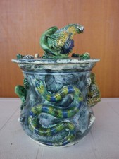 ancien pot couvert ceramique émaillée figulines dans le gout de bernard Palissy