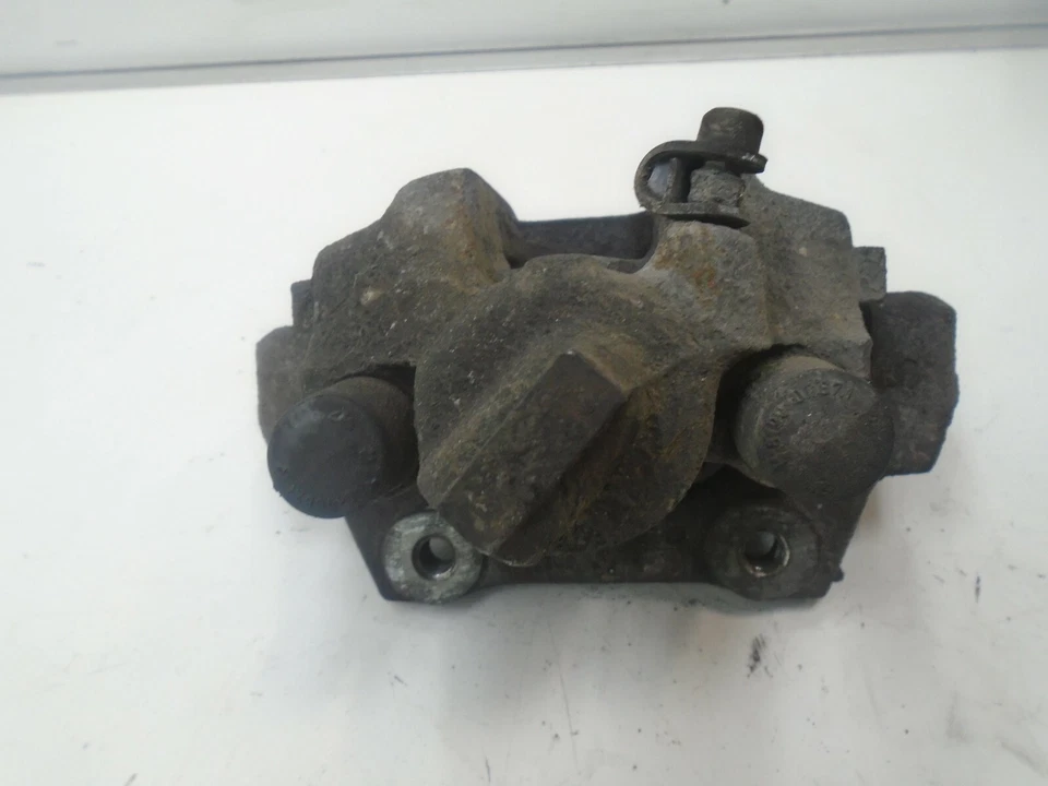 1996-1999 BMW 328i E36 Rear Left Driver Side Brake Caliper OEM YD200146 - Image 4 of 4