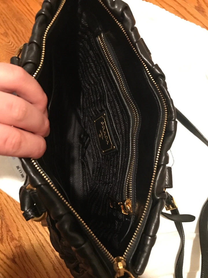 Auténtico bolso de hombro Prada para mujer BN1336 Gaufre de cuero napa Nero $3300 Foto 2 de 4