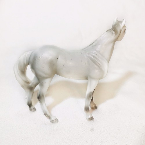 Breyer Reeves stehendes Stockpferd weiß / grau 59214 Miniatur 3" - Bild 6 von 11