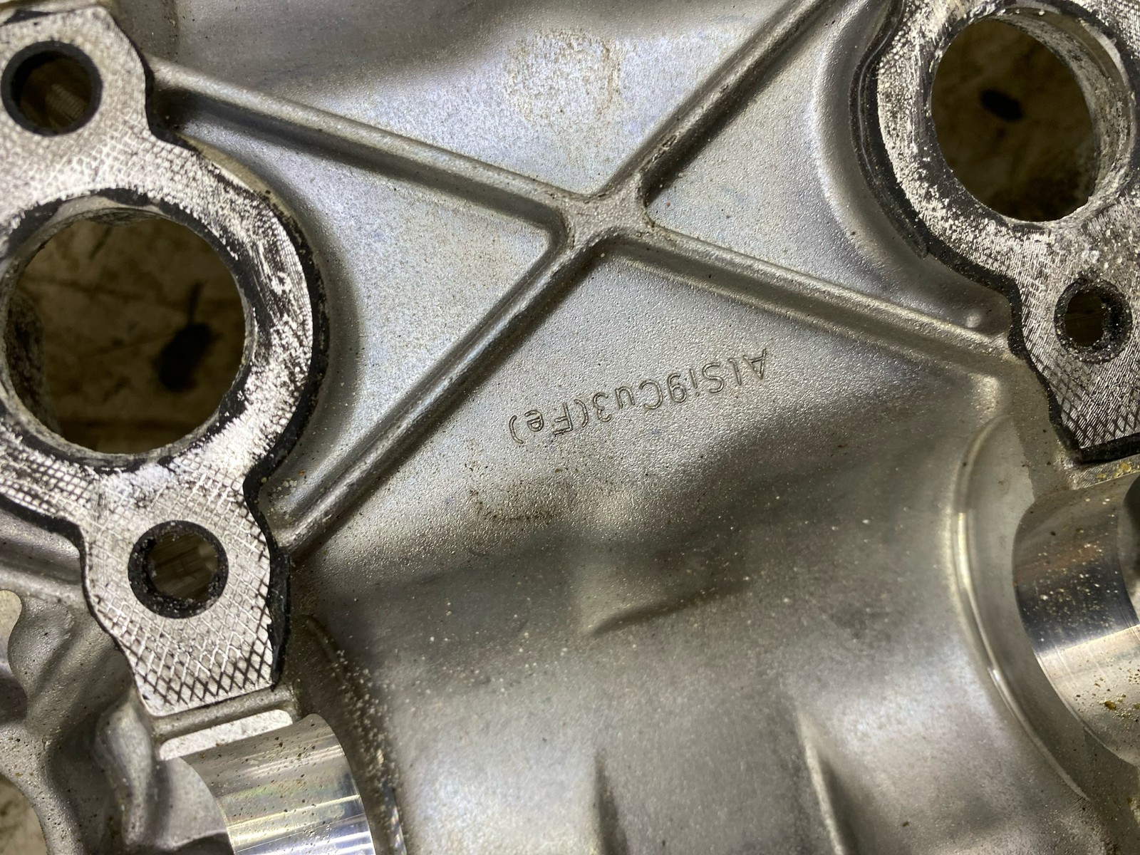 2020-2025 ASTON MARTIN DBX OEM 4.0L V8 RIGHT M177 ENGINE VALVE COVER 1770105904