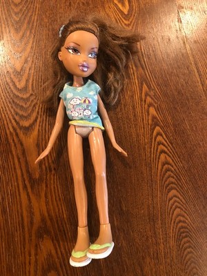 2001 Bratz Yasmin Brown Hair Green Eyes Medium Dark Complex Top FlipFlops