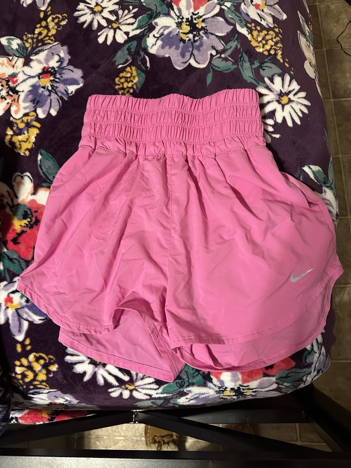 Nike Shorts Women Pink, Size S