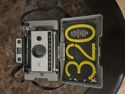 Vintage Polaroid 320 Instant Land Camera With Original Case, flash