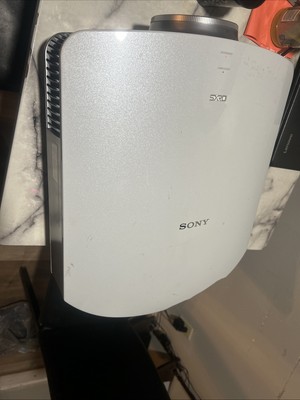 Sony VPL-VW50 Projector. Works. No Remote. No Lens Cover.  Damage Pictured.