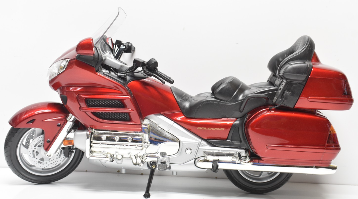 Red Honda Goldwing 1800 1/6 Motorcycle Diecast Metal Plastic Model