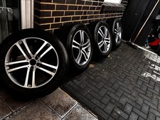 Original Mercedes GLE W167 20 Zoll Alufelgen mit Continental Winterreifen Original Mercedes GLE W167 20 Zoll Alufelgen mit Continental Winterreifen