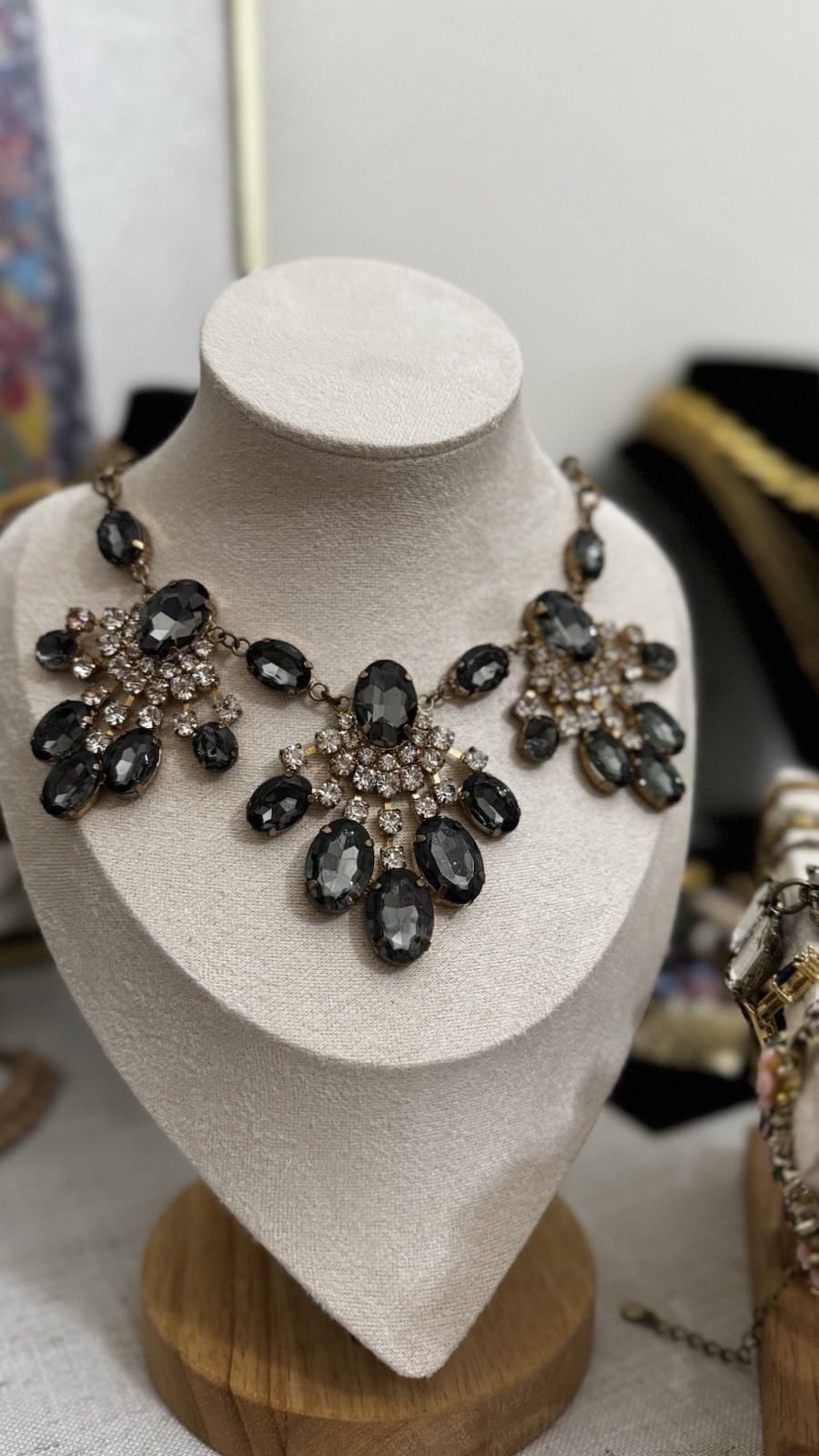 Beautiful Gemstone Statement Necklace Perfect Con… - image 1