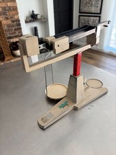 Vecchia bilancia vintage Ohaus Cent-O-Gram scala 311g triplo fascio laboratorio meccanico