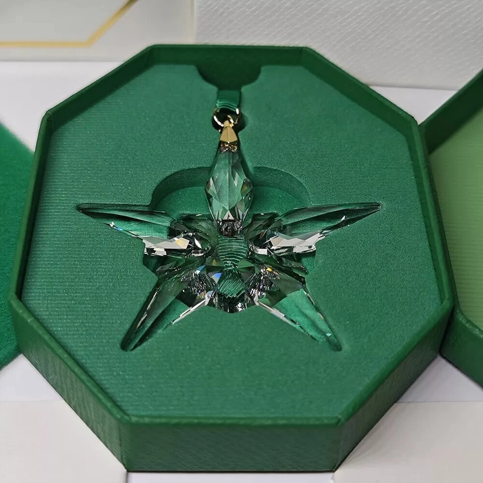 2025 AUTHENTIC Swarovski Crystal ANNUAL EDITION LARGE CHRISTMAS ORNAMENT 5691172 - Image 3 of 4